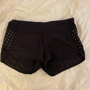 Lululemon black speed up shorts.